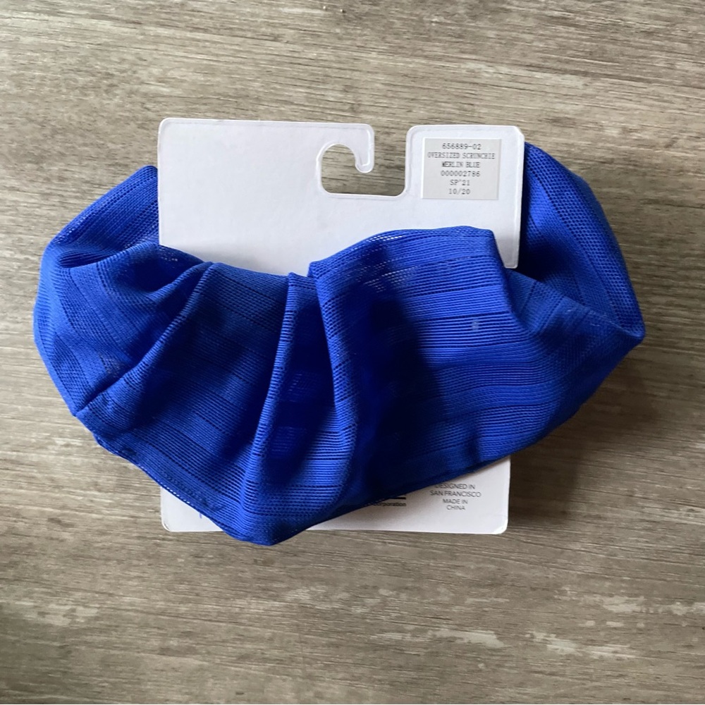 NWT Athleta Oversized Scrunchie in Merlin Blue (Royal blue)
